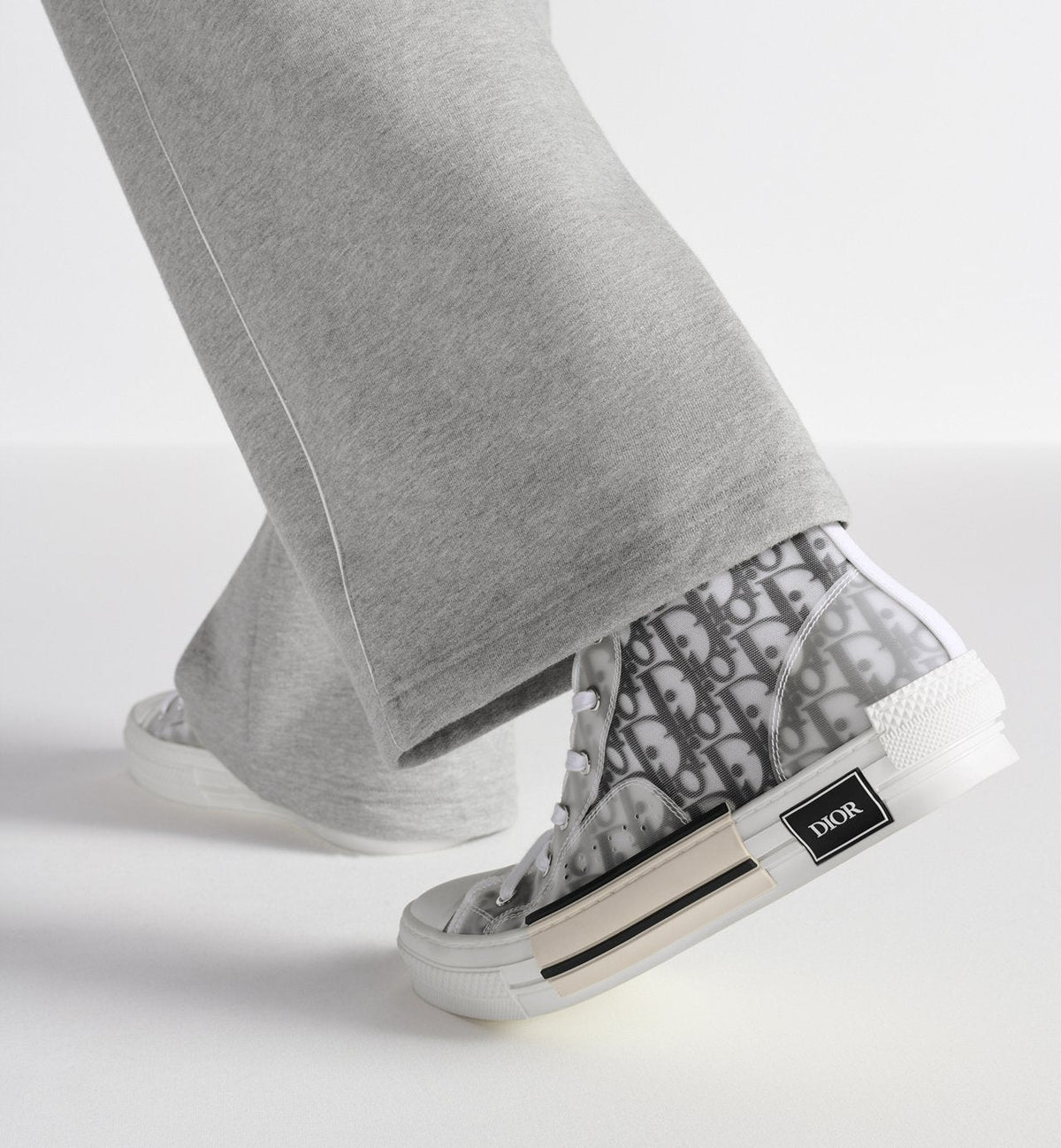 "B23" Sneaker